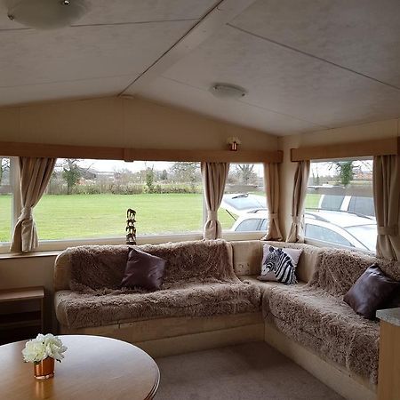 Pitch & Canvas - Self Catering At Broad Oak Farm Hotel Tattenhall Ngoại thất bức ảnh